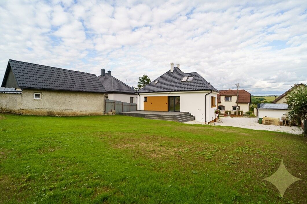 Predaj: Zrekonštruovaný Rodinný Dom 4+1 v Malebnej Obci Divi - 11