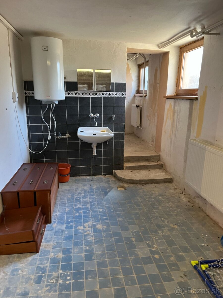 ZĽAVNENÉ • Na predaj celoročná chata v Zlatníckej doline - 11