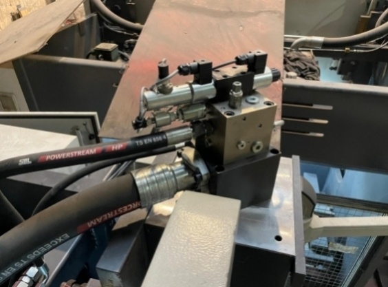 Rok výroby 2024, ohraňovací lis SX 30220 - 11