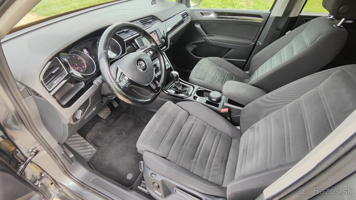 2017 Touran nový model, tsi 110kw,dsg 7st, top výbava - 11