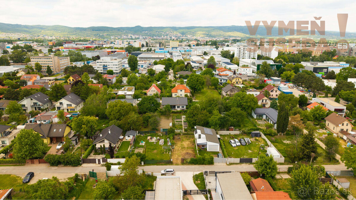 VYMEŇ SUSEDA - VÝNIMOČNÝ STAVEBNÝ POZEMOK, BOČNÁ ULICA, BRA - 11