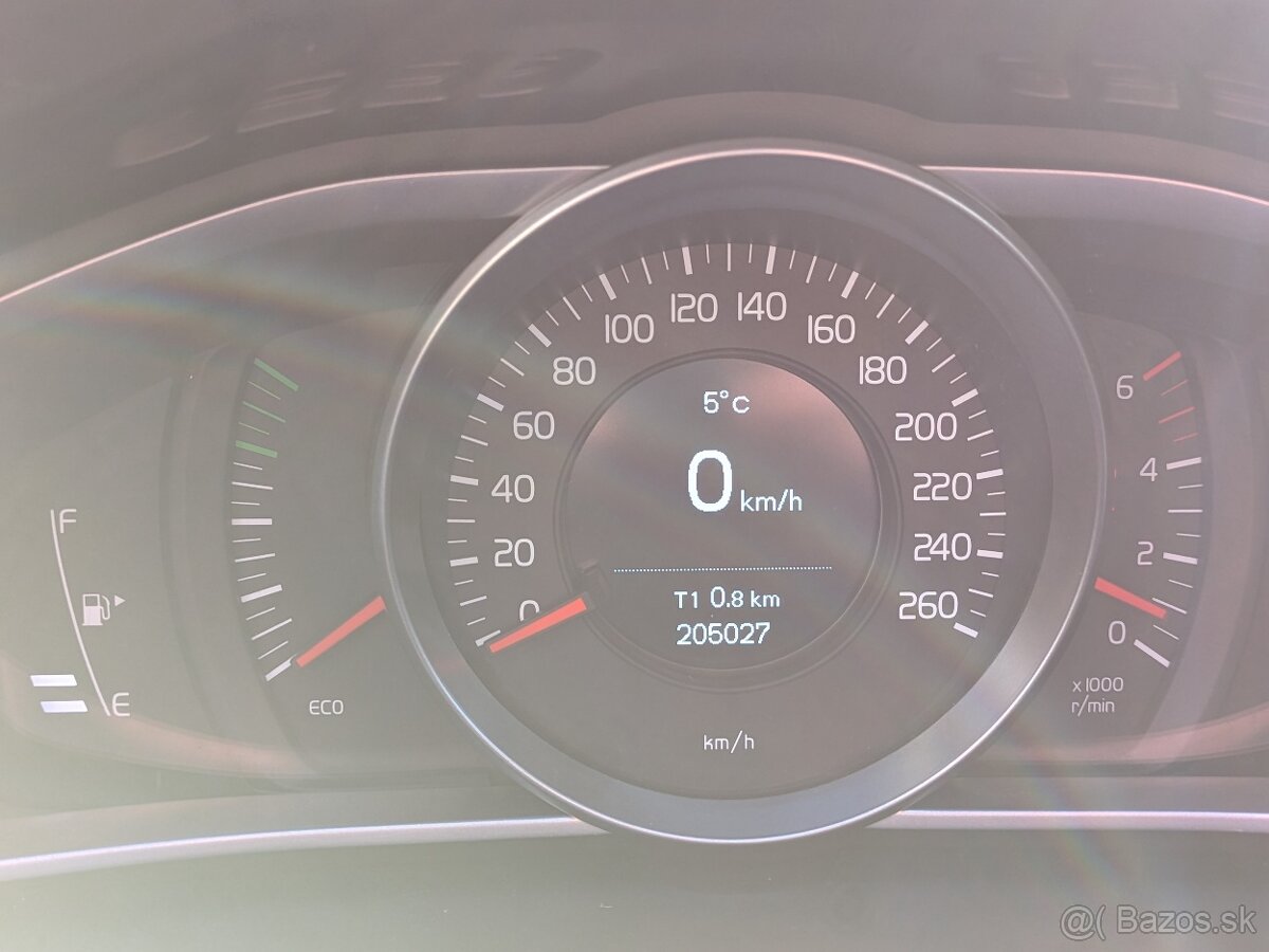 Volvo V40 1.6 D2, 2012 – výborný stav, bez investicii - 11