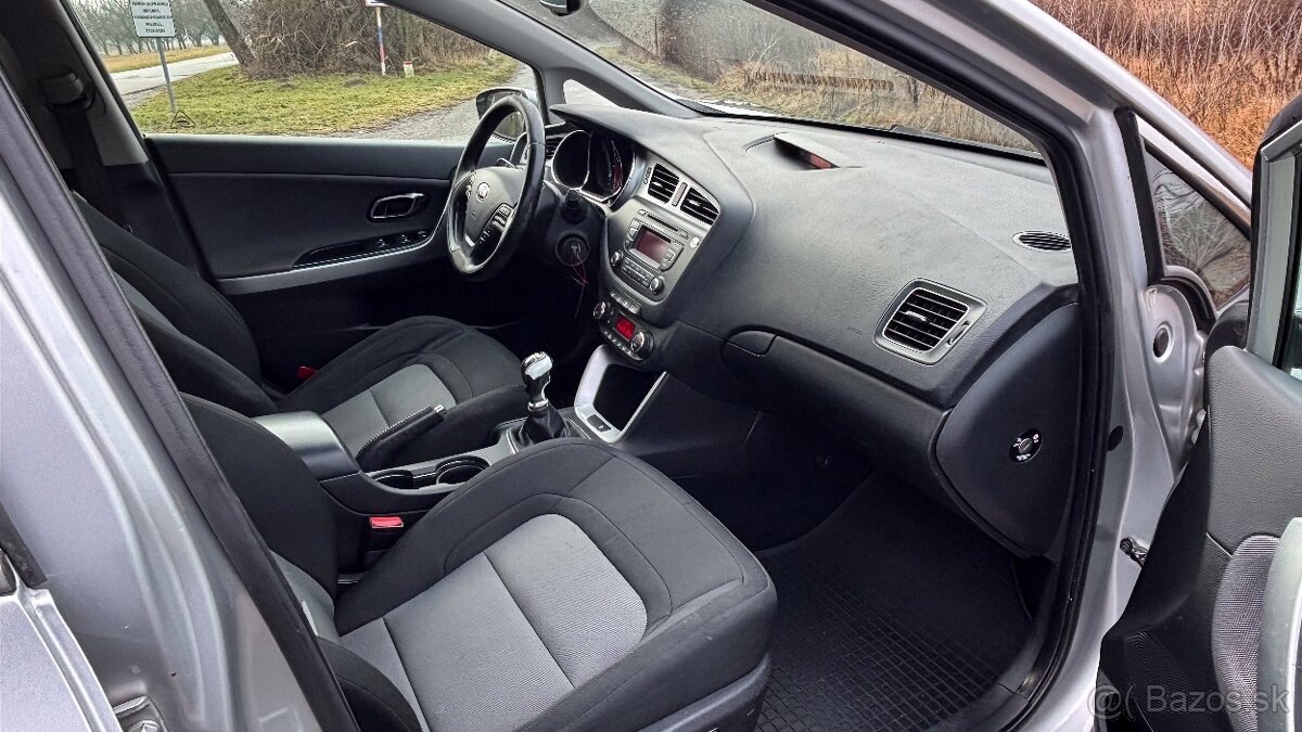 Kia Ceed SW 1,6 GDi Platinum - 11