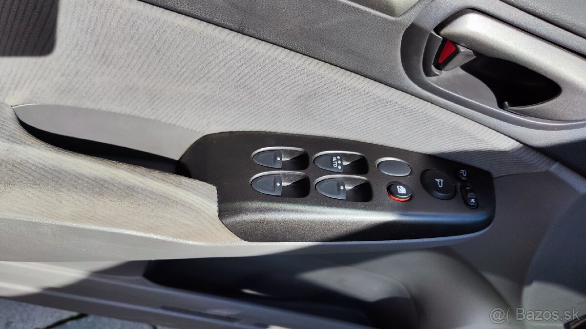 Spoľahlivá Honda Civic 1.8 Automat – STK/EK do 2027 103
- 11