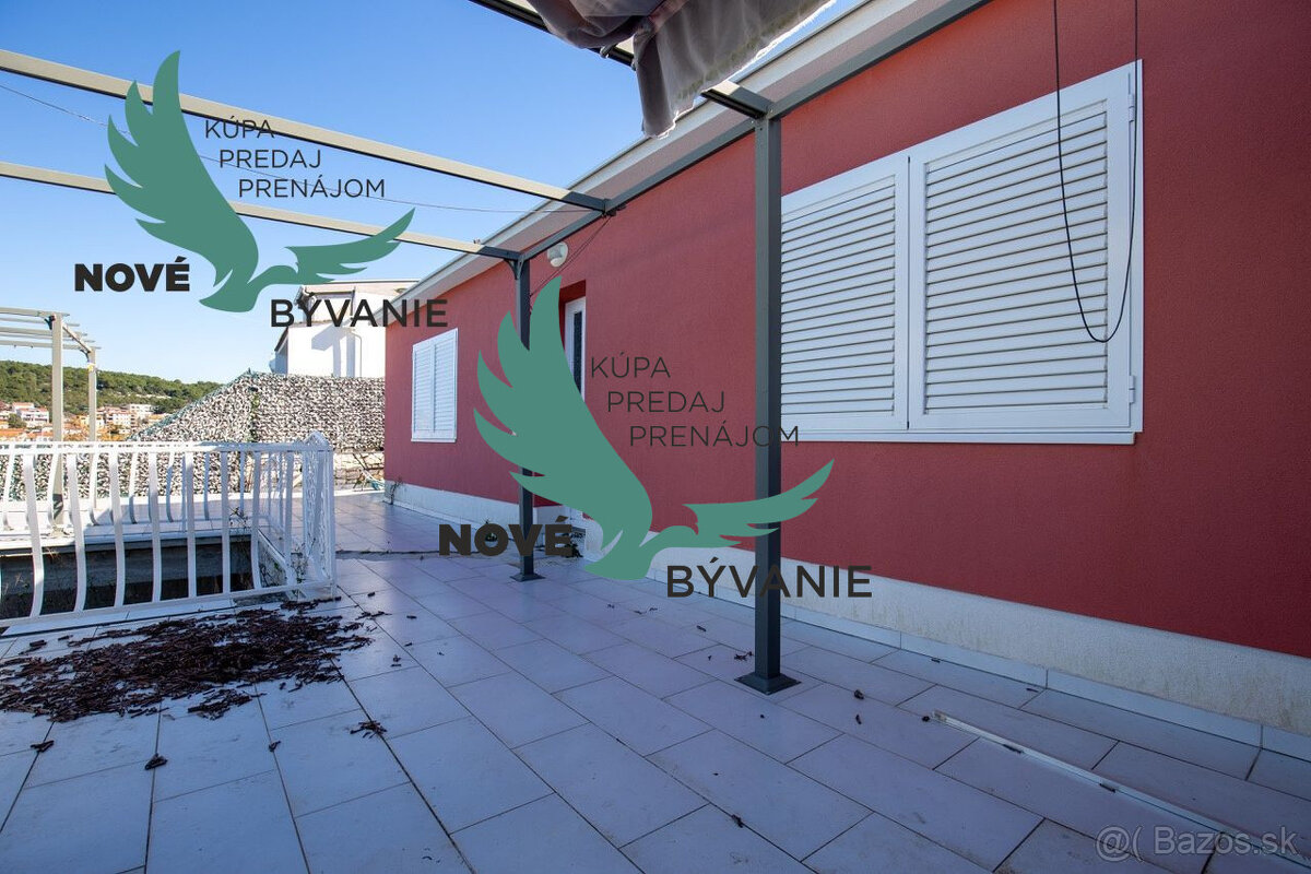 Exkluzívny dom v prvej rade s panoramatickým výhľadom na ost - 11