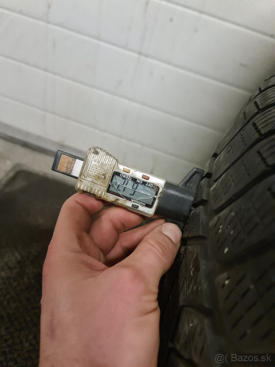 ZIMNE PNEUMATIKY PIRELLI 235/65 R17 - 11