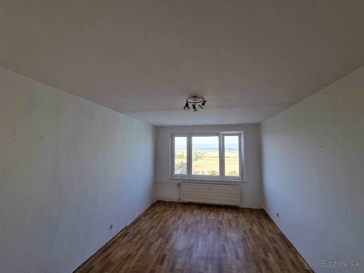 UPRAVENÁ CENA Trojizbový byt v dobrej lokalite v Lučenci - 11