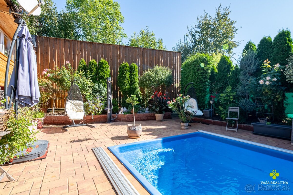 Štýlový a priestranný rodinný dom v slepej ulici s bazénom - 11