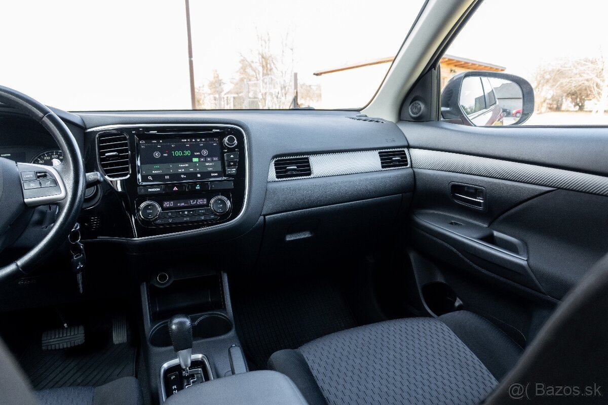 Mitsubishi Outlander 2.0 MIVEC 4x4 automat - 11
