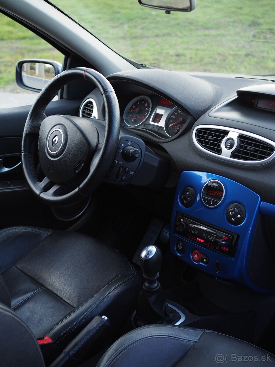 Renault CLIO SPORT RS - 11