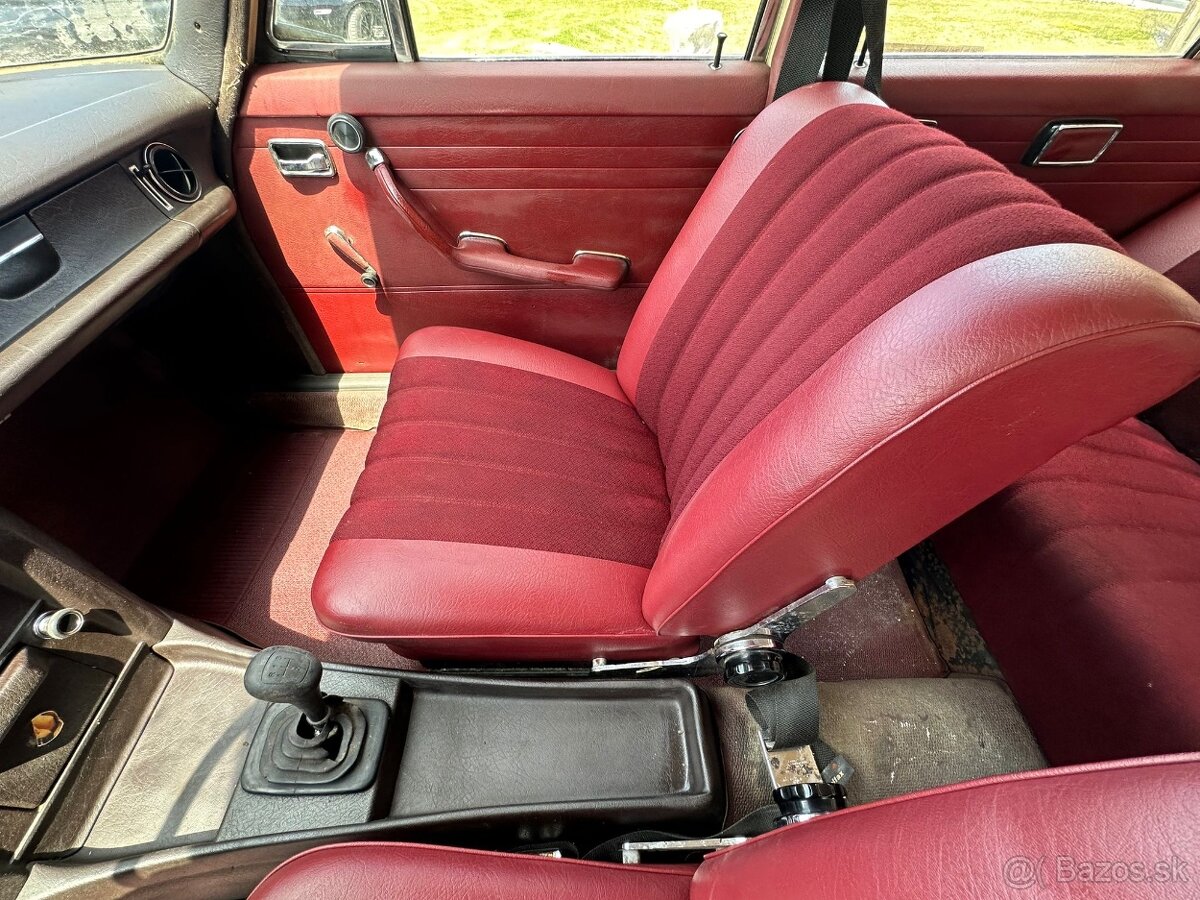 Mercedes W115 220d - 11