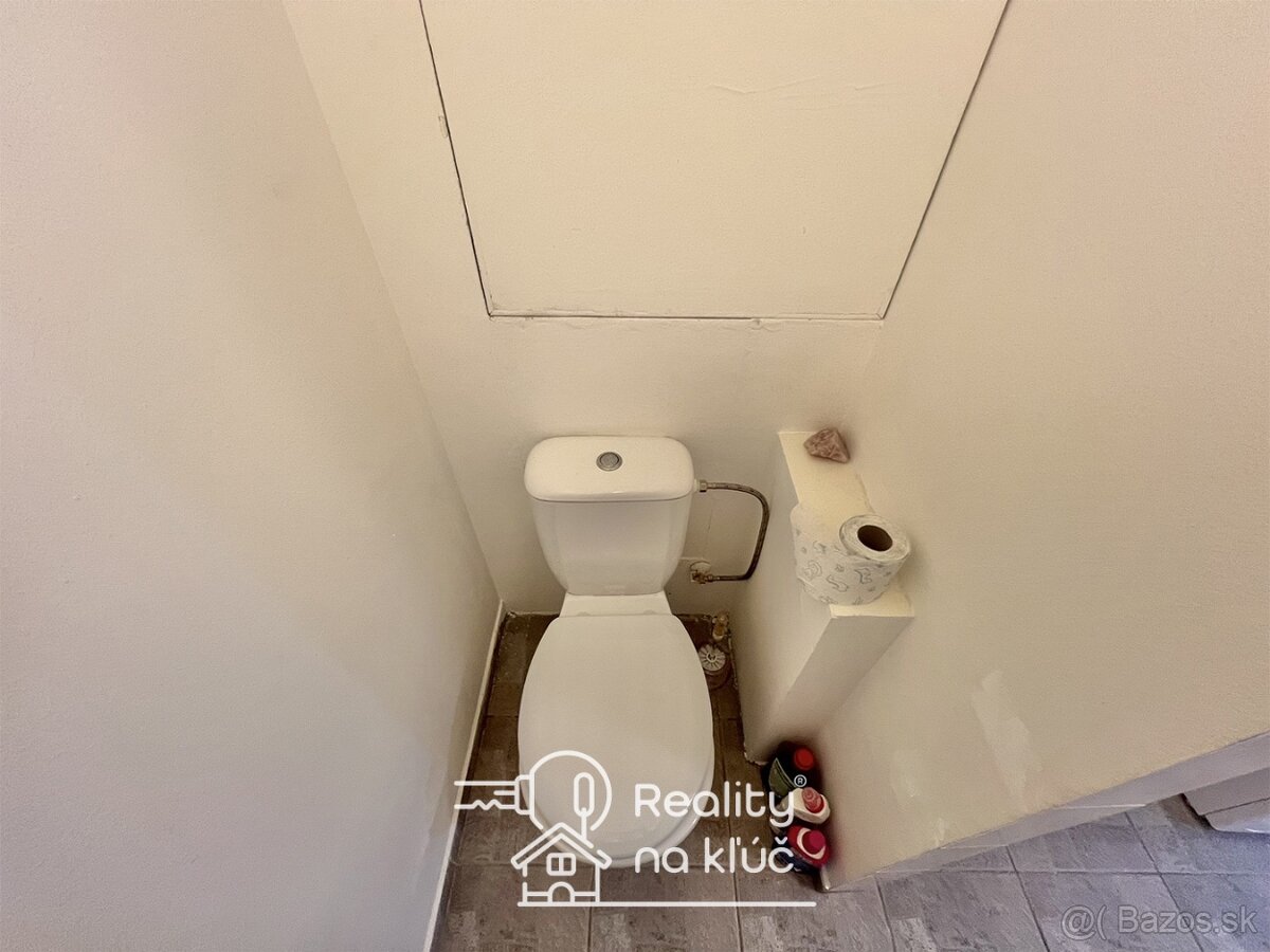 Na prenájom 2-izbový byt na sídlisku Juh v Nových Zámkoch - 11