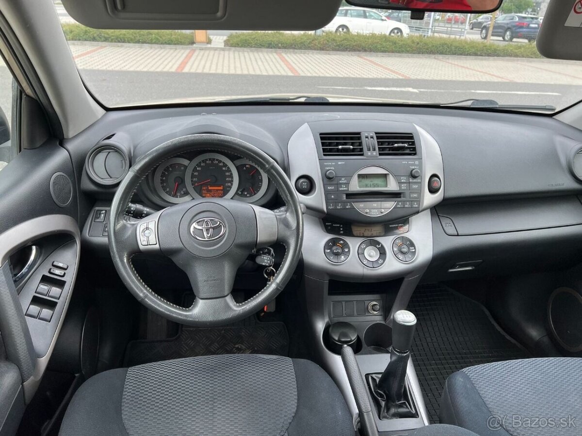 Toyota RAV4 2.0i 112kw 4x4 1. maj. koup. ČR TZ - 11