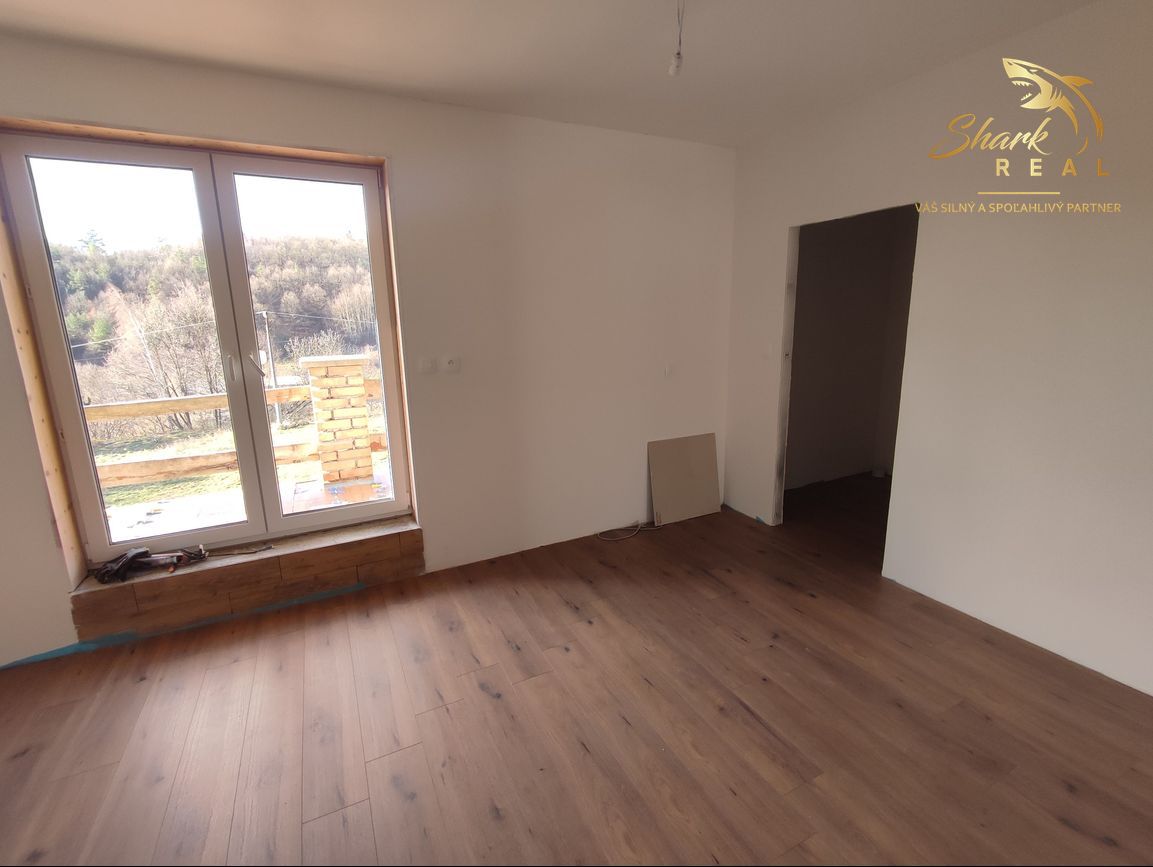 4 izbová novostavba v dvojdome neďaleko tajchu - 11