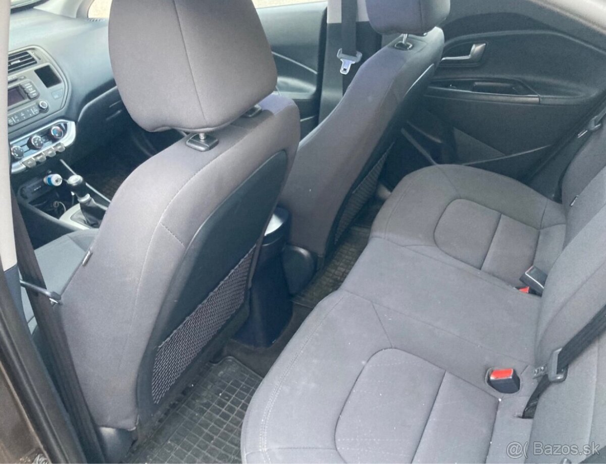 KIA RIO 1.2 benzín 62kW 2015 92 000 km - 11