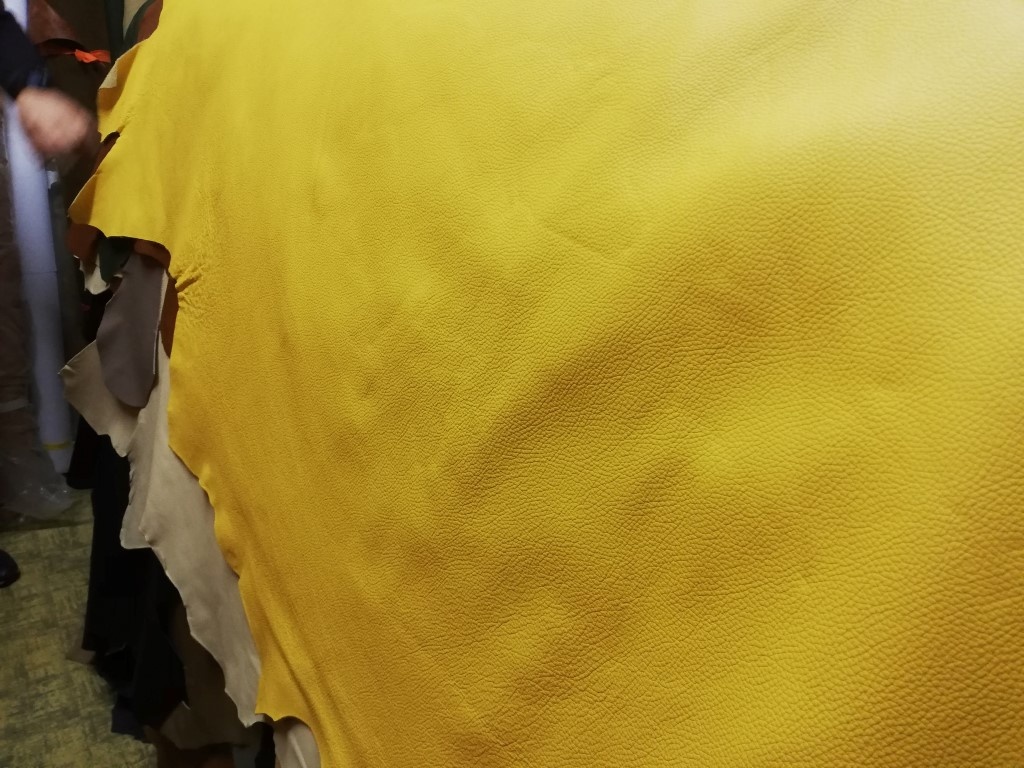 Predam pravú kožu, čalunícku, - 11