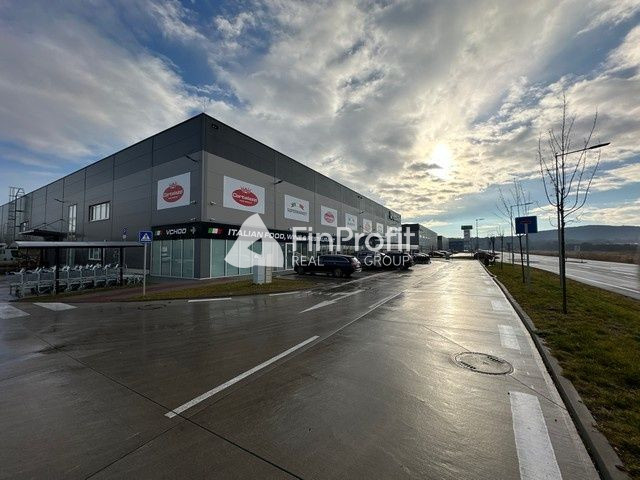 Vykurované obchodno-skladovacie a výstavné priestory na pren - 11