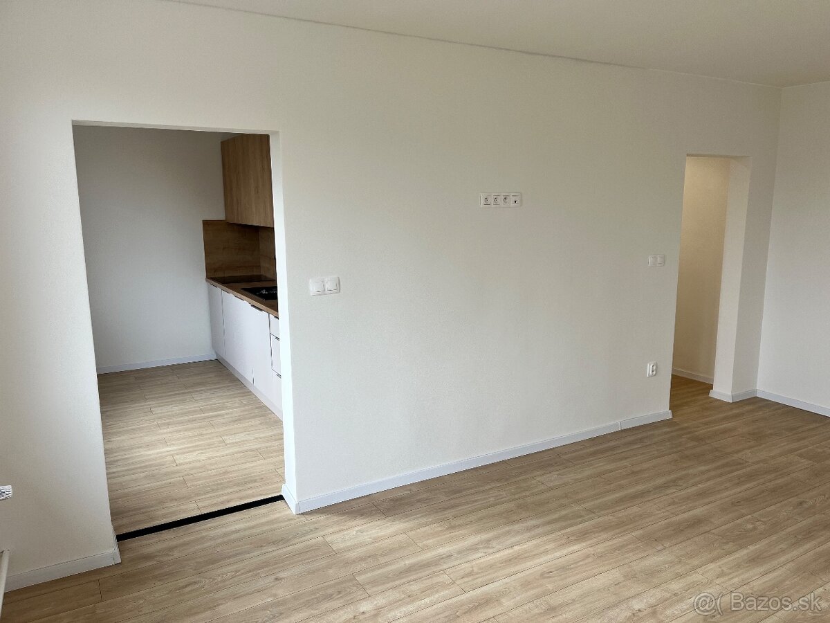 Predaj štýlového,veľkého 3 izbové bytu v centre Nitry - 11