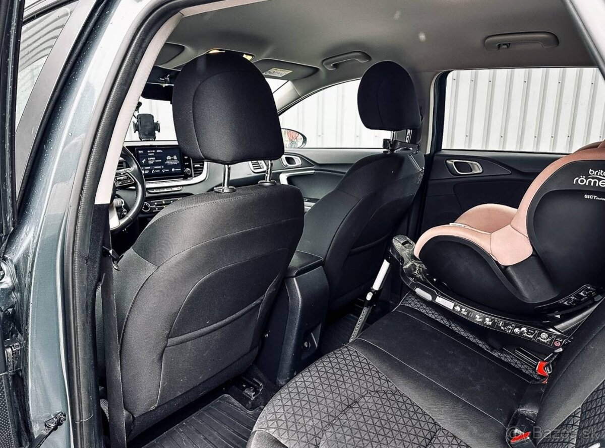 Kia Ceed SW 1.5 T-GDi Silver A/T - 11