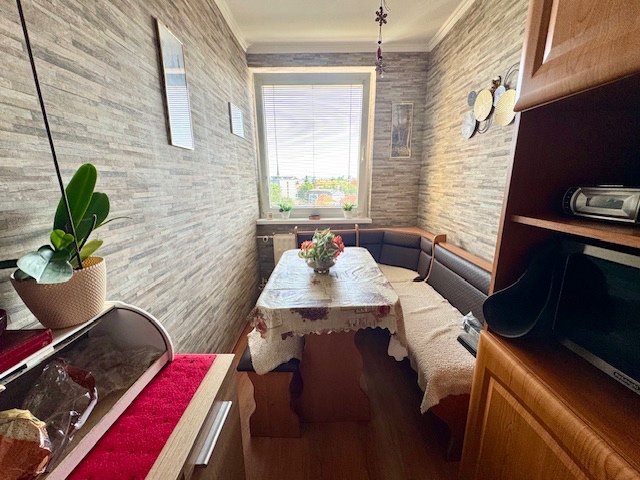 Na predaj malý 3 izbový byt s loggiou na Juhu - 11