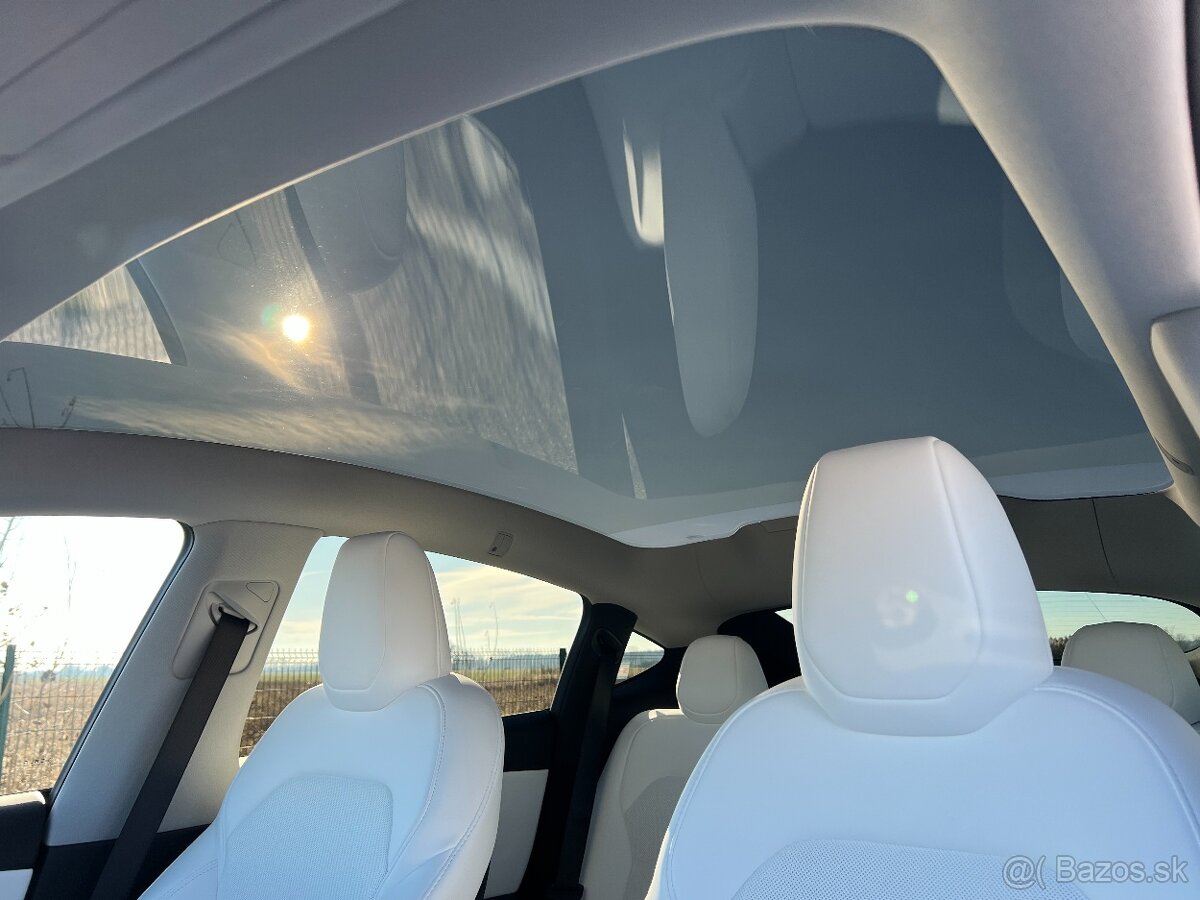 TESLA MODEL Y PREMIUM LONG RANGE ALL-WHEEL DRIVE - 11