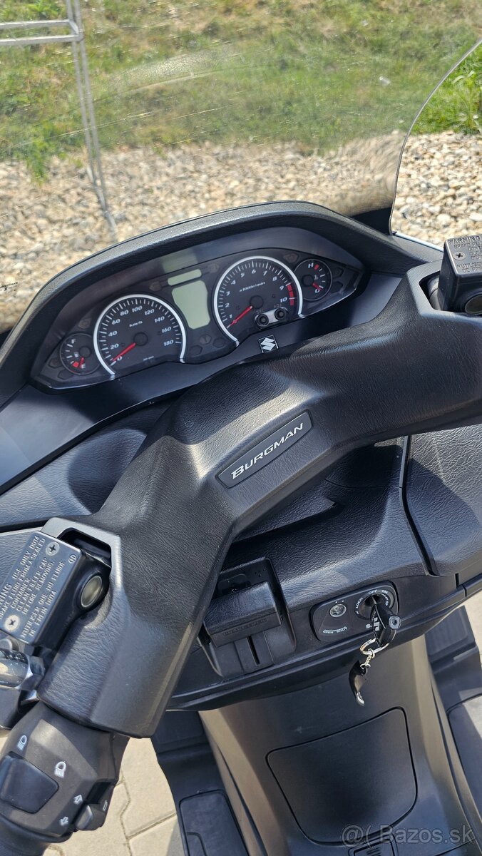 Suzuki Burgman 400 - 11