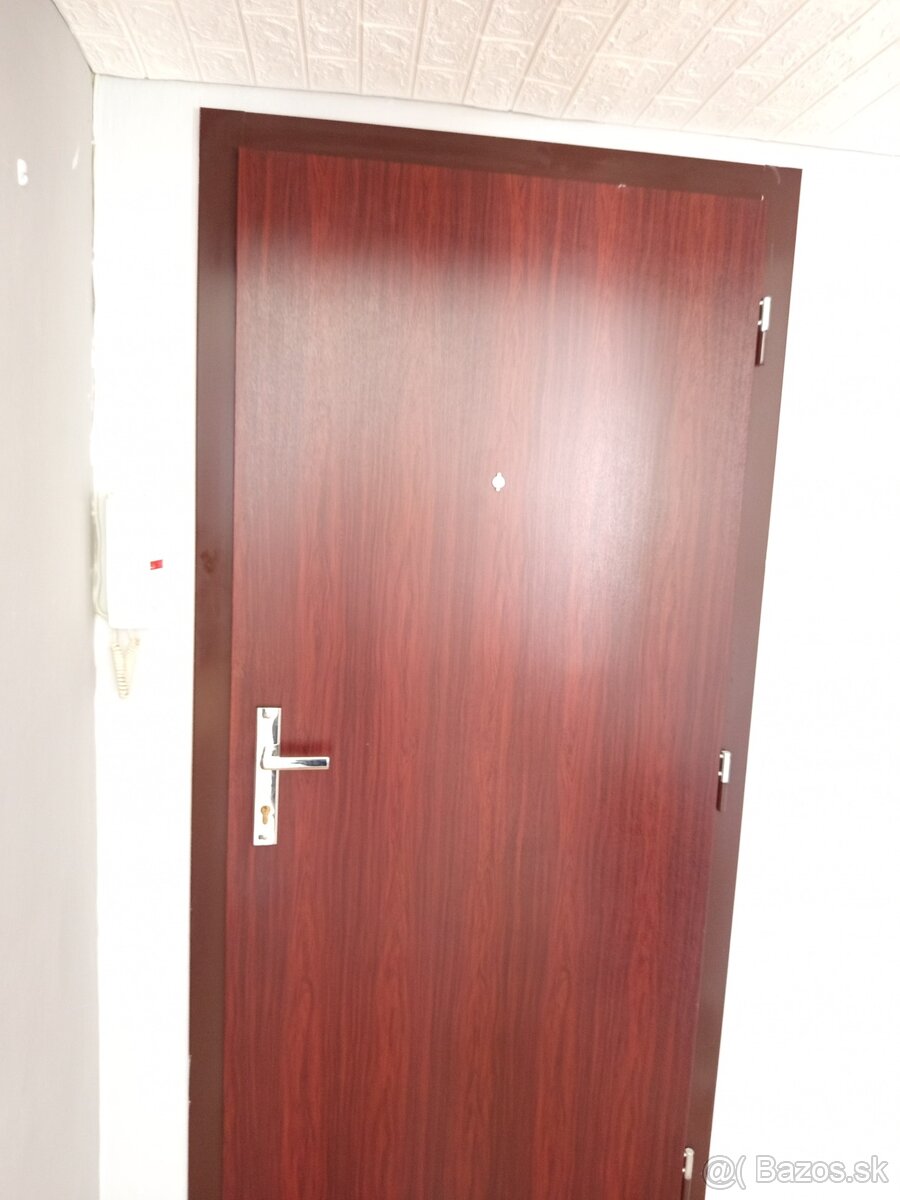 NA predaj 1 izbový byt LEvice, blízko zdravotné stredisko S - 11