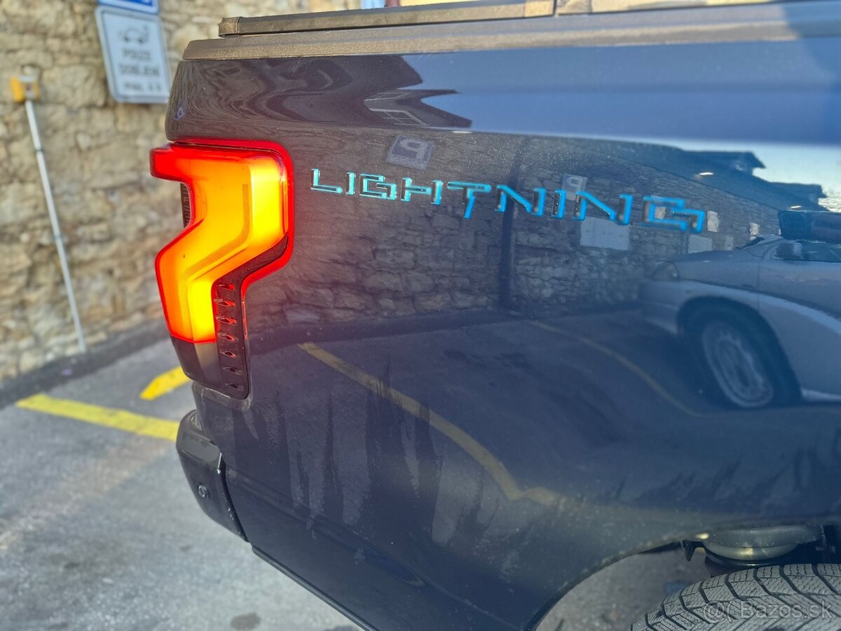 Ford F-150 Lightning - 11