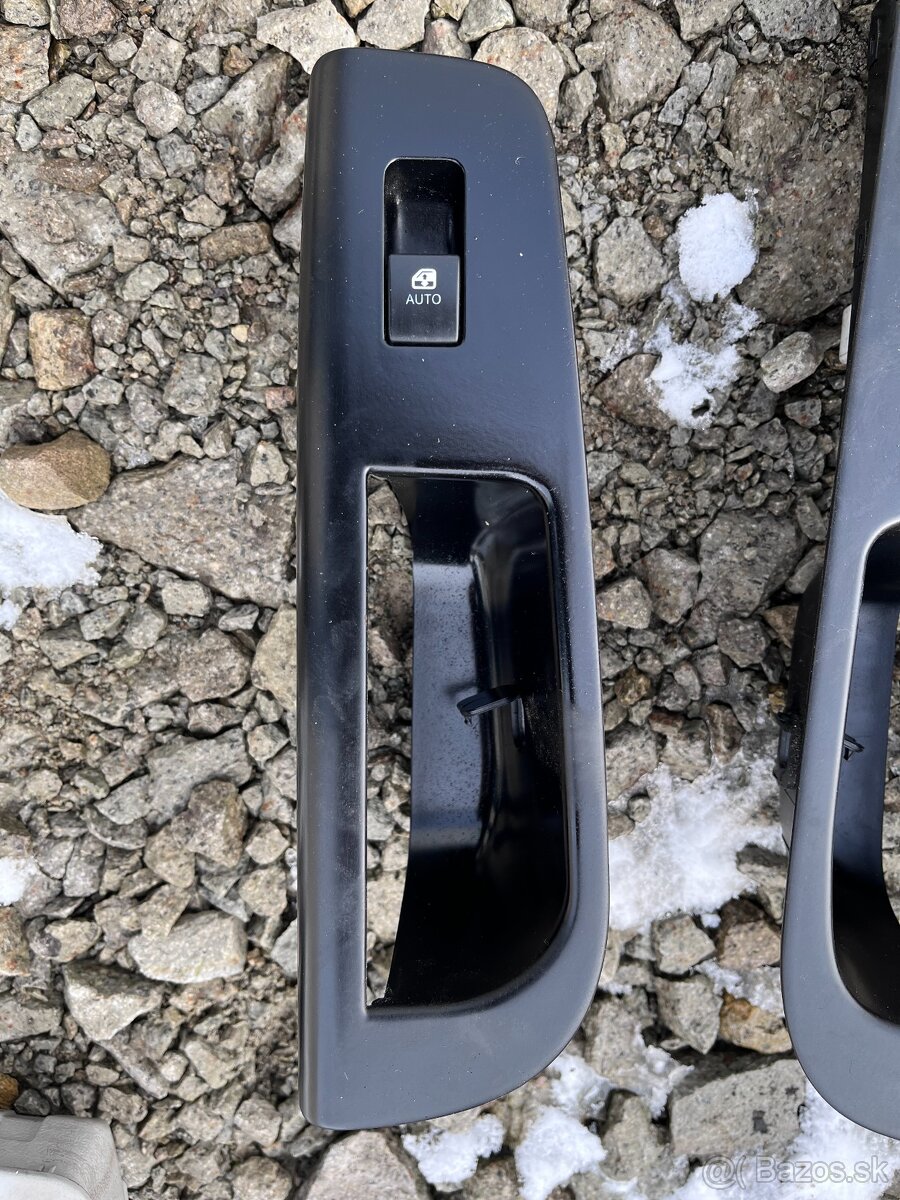 Kia Ceed Kombi 06-12 vypínač okien, madlo, panel, clonítko Ľ - 11