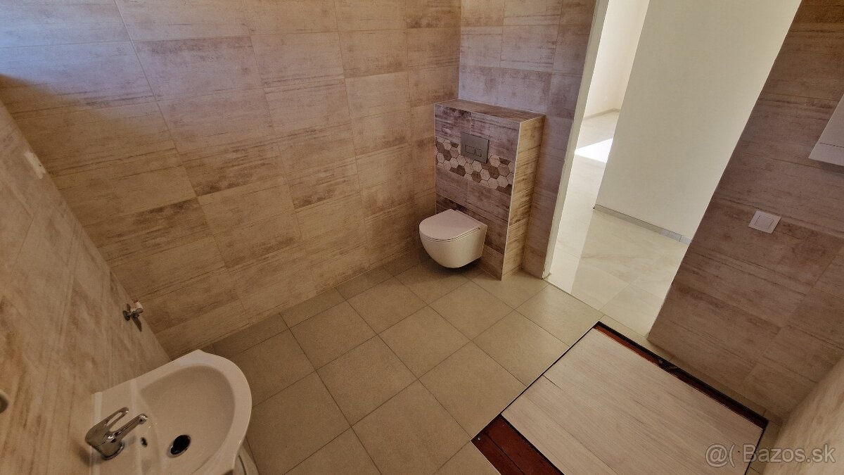 Zrekonštruovaný rodinný dom, 8 á, obec Vlčany - 11