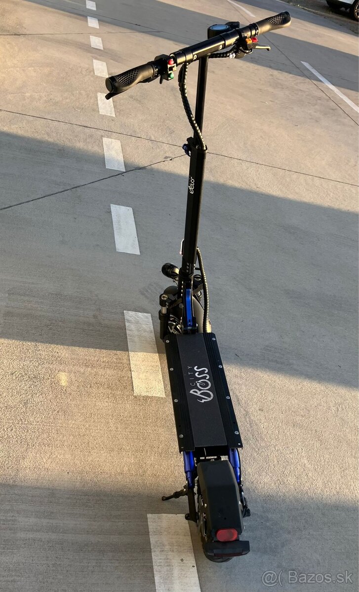 ELEKTRICKÁ KOLOBEŽKA CITY BOSS D1000LH ČIERN - 11