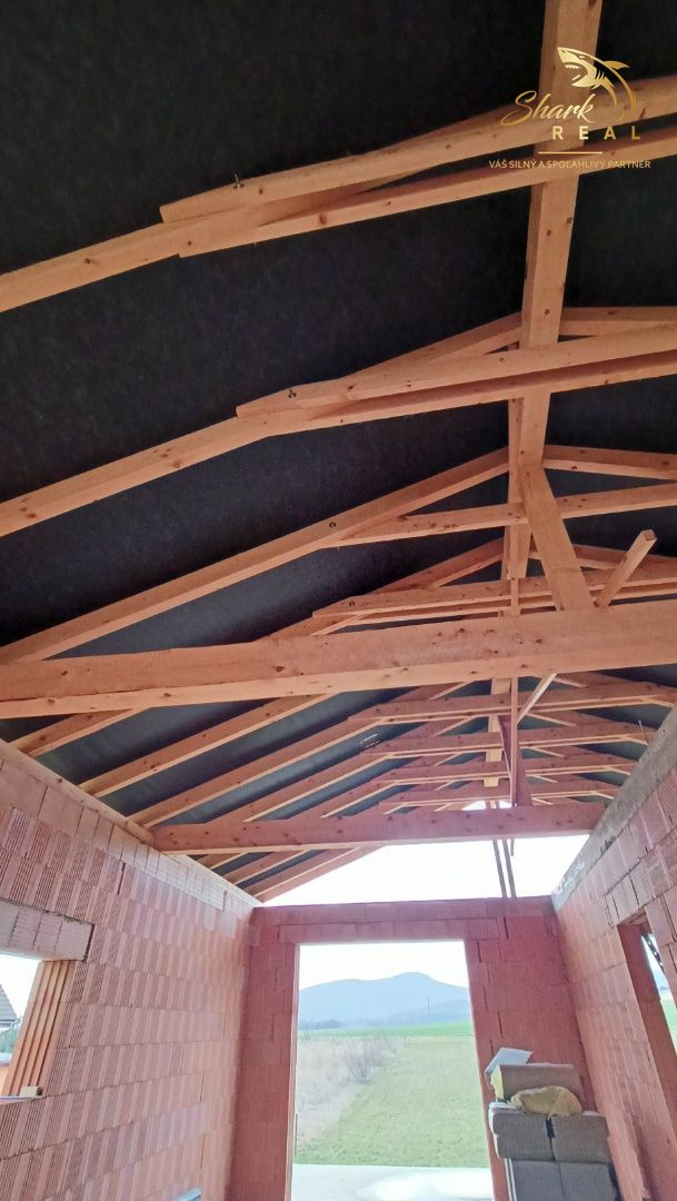 NOVÁ CENA Rozostavaný bungalov v krásnom prostredí - 11