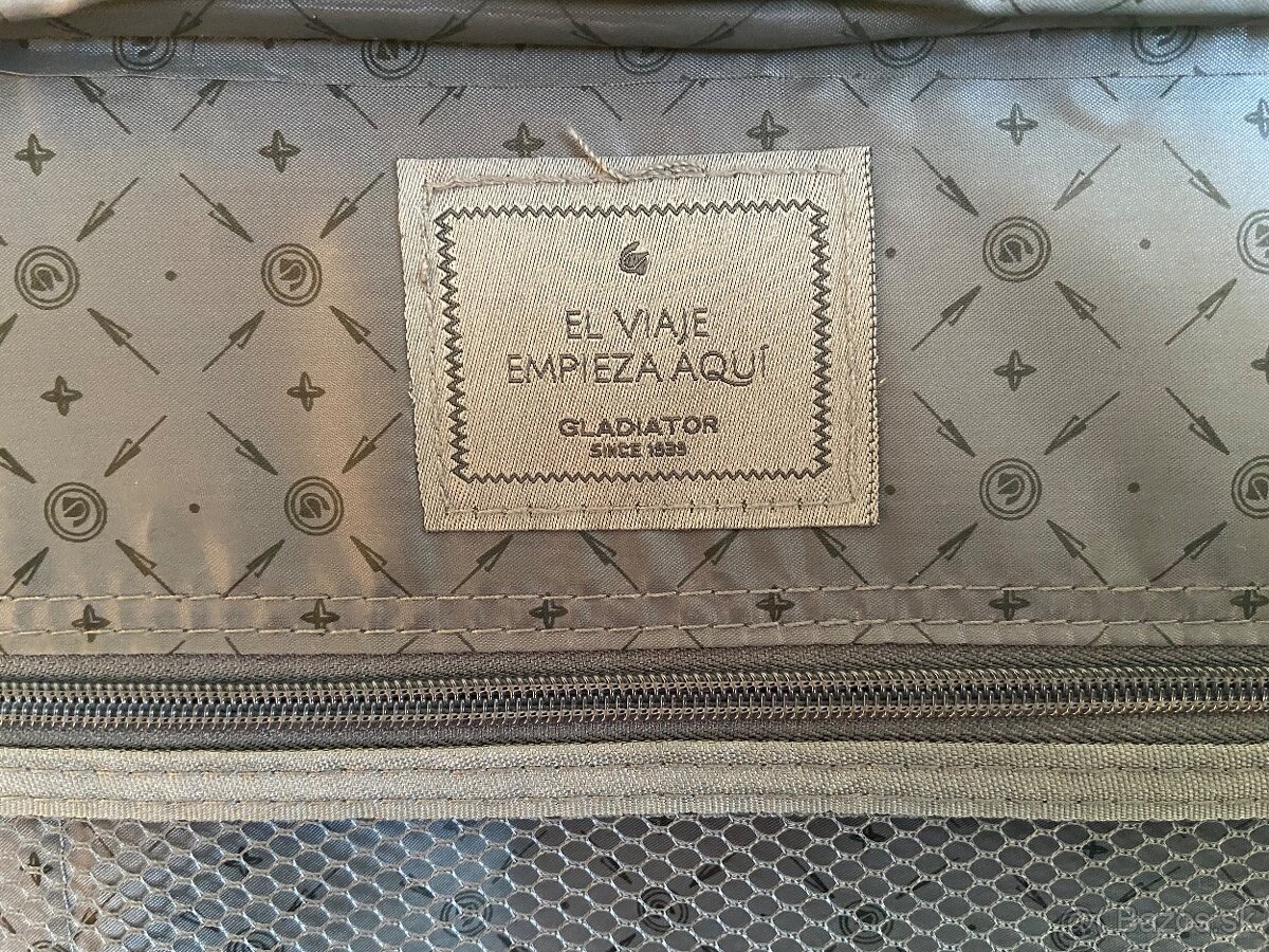 Malý cestovný kufor. - 11