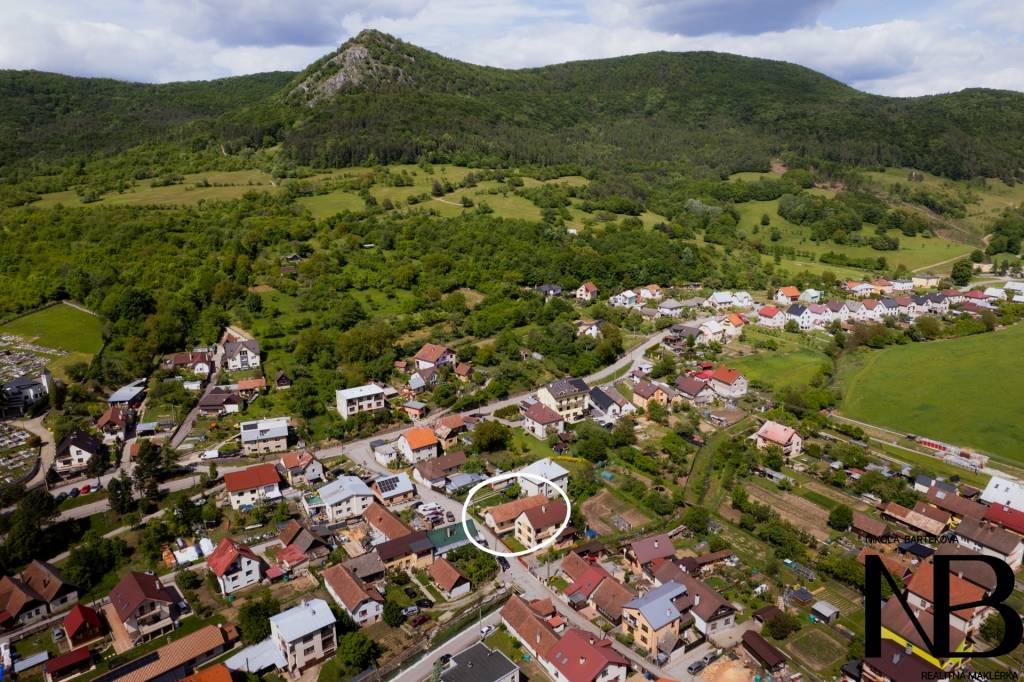Na predaj rodinný dom v malebnej obci Omšenie - 11