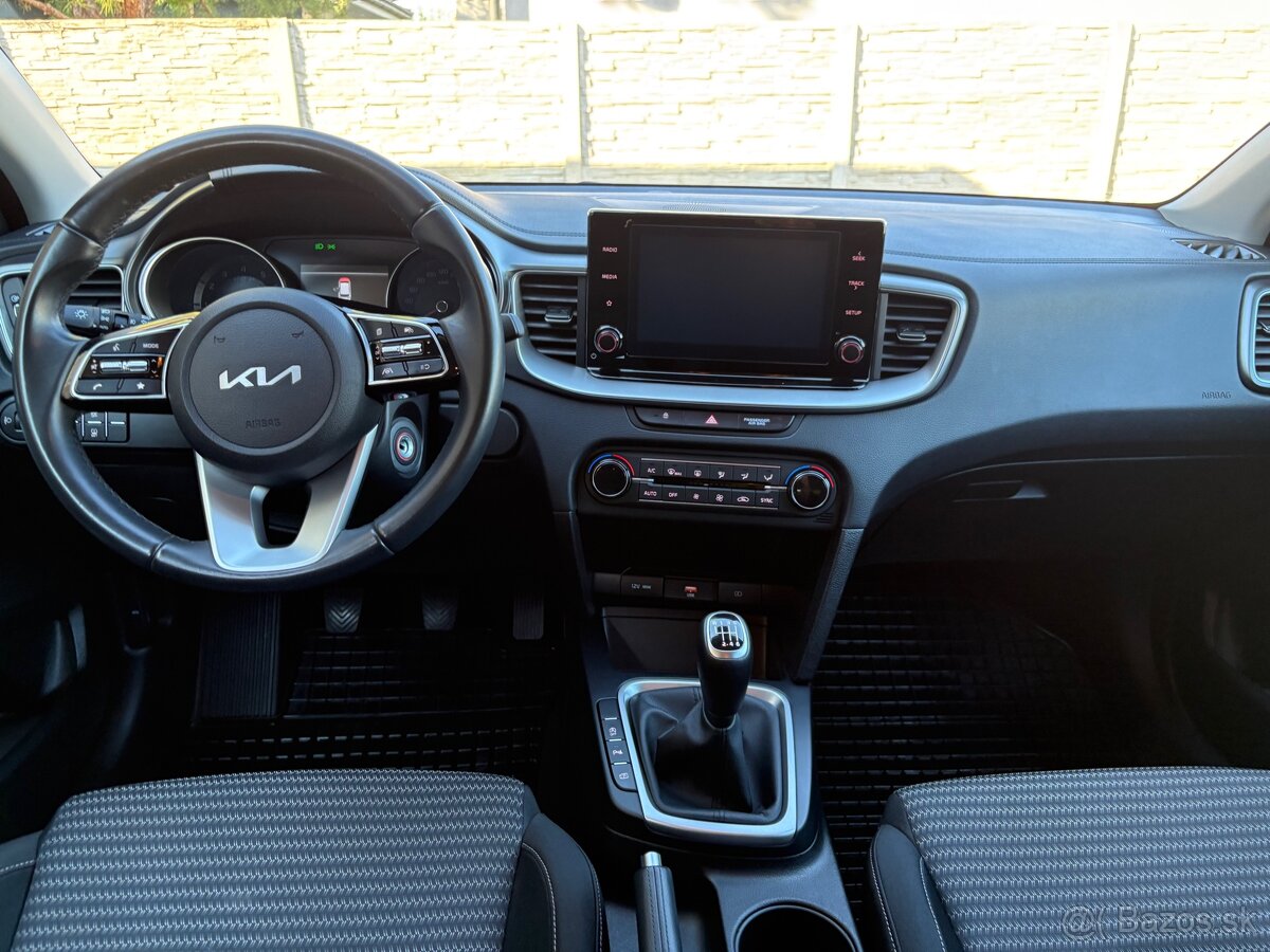 KIA ceed sw 1.5T-GDi - 11