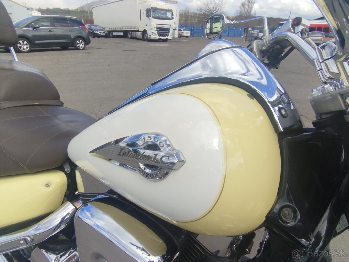 Suzuki VL 1500 Intruder - 11
