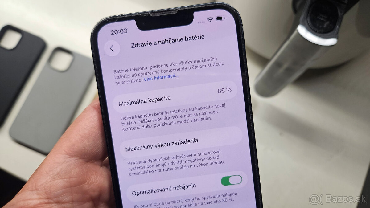 Apple iPhone 13 tmavý 128GB - puknutý zadok - 11