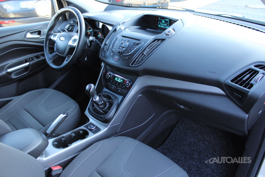 Ford Kuga 1,6 ECOBOOST 110 kW 2WD - 11