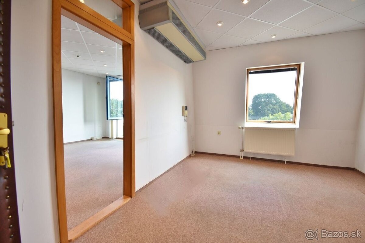 Predaj administratívna budova 1200 m²,s pozemkom na výstavbu - 11