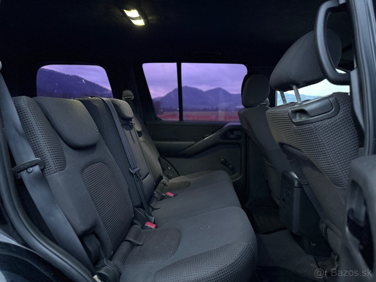 Nissan Pathfinder navi ,4x4, tažné cierny strop , carplay - 11