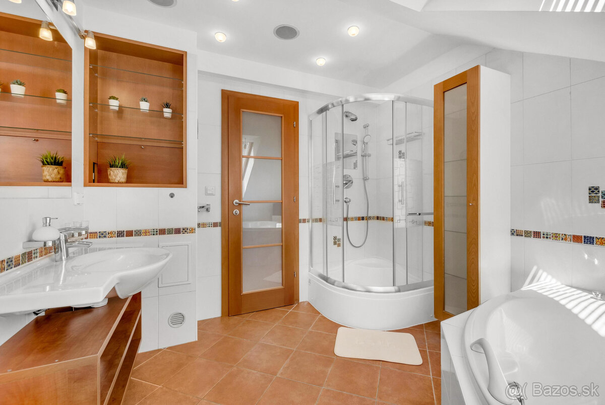 PREDAJ - podkrovný 3-izbový byt na Nivách - 500 bytov, Súťaž - 11