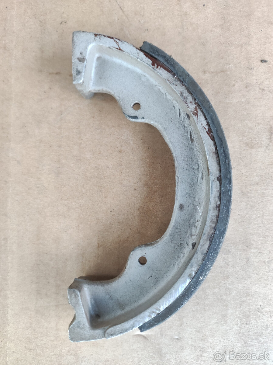 Brzdové čeľuste po repasii. - 11