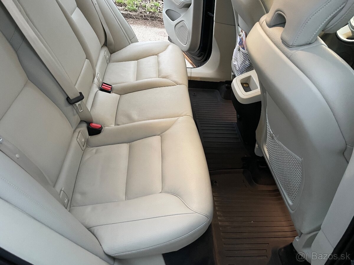 Volvo XC60 2,0 B4D Mommentum AWD - 11