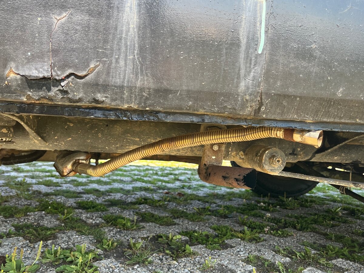 Obytná dodávka Mercedes MB100D - 11