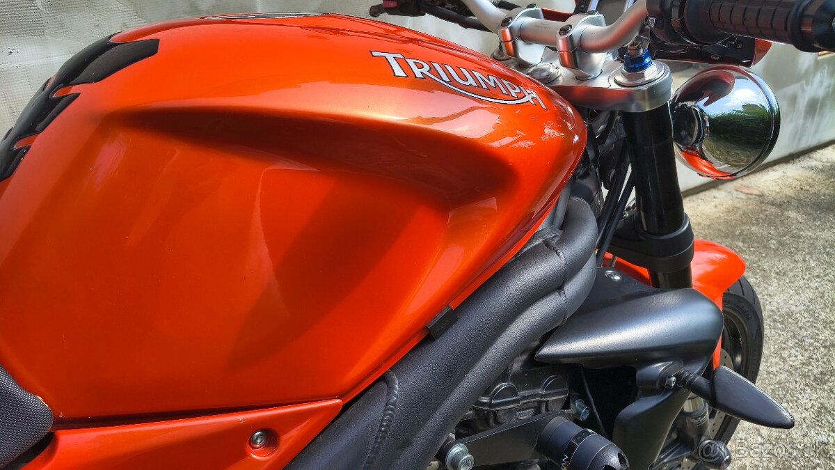 Triumph SPEED TRIPLE 1050 - 11