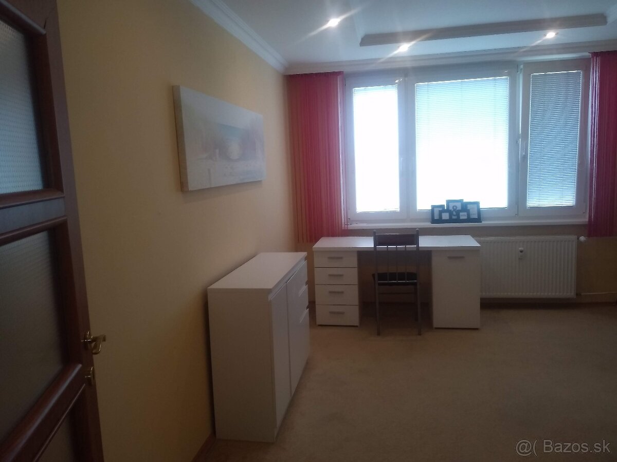 Prenájom 3 izbový byt, OC Tip- Top - Staré mesto - 11