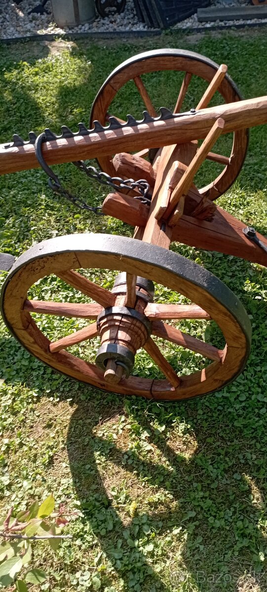 Starý drevený konský pluh - 11