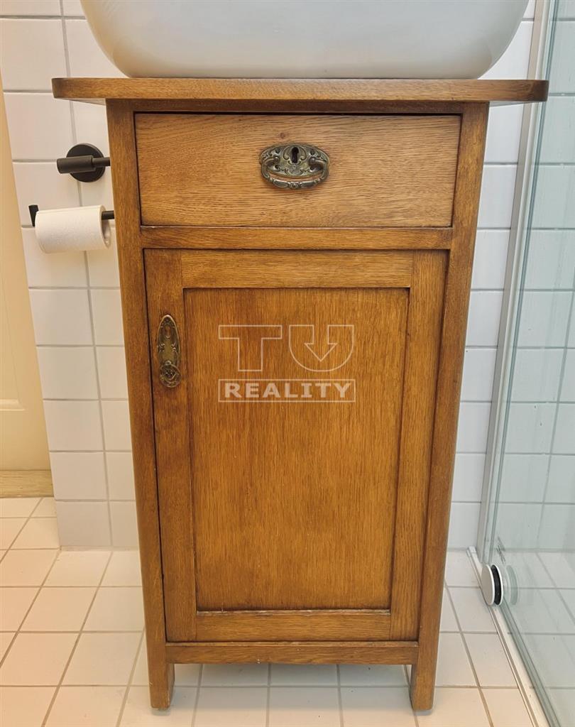 Na predaj 2-izbový apartmán v centre Banskej Štiavnice - 11