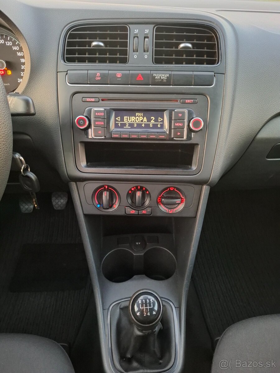 VOLKSWAGEN POLO 1.2 TRENDLINE - 11