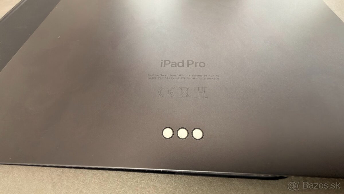 Predám Ipad Pro M4, 256GB + Magic Keyboard - 11